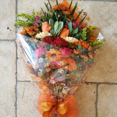 Florists Choice Bouquet - A selection of mixed flowers arranged as a flat bouqet so that the recipient can arrange the flowers themselves

Flower Content may vary 

Florists choice of colours unless specified in the special instructions
