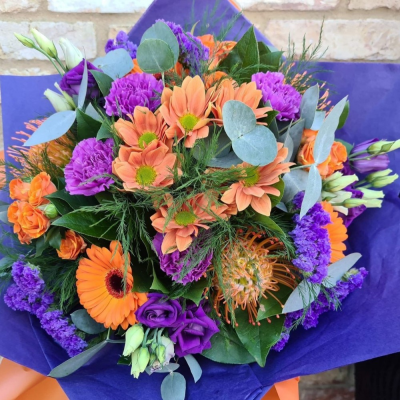 Florists Choice Aqua - Florists Choice Hand Tied Aqua in Water

A series of Mixed Flowers in Colours down to us!
