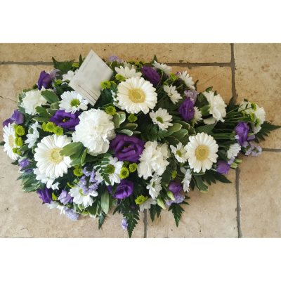 Teardrop Spray - ****Please allow 3-4 days for this design to be made****

 

Teardrop sprays are made in floral foam arranged to create a tear drop shaped arrangement.

Flowers content and colours may vary from those shown in example images due to price and availability.

Approximate size for standard £45.00 spray is 16 inches in length and approximately 8 inches in width.

Standard price sprays contain basic flowers such as Carnations, Germini, Spray carnations, Limonium and Chrysanths.

For additional flower types such as Roses, Lisianthus, Spray Roses, Lilies or other more expensive types the price will start from £60.00 for standard size.

Can be made in custom colours please add this to the special instructions

Minimum 1 weeks notice opening time for Lilies, Freesias or Iris as they arrived closed in bud.