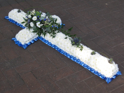 Based Cross - ****Please allow 3-4 days this this design to be made****

 

1½ Feet - £67.50

2 Foot - £90.00

3 Foot - £135.00

4 Foot - £180.00

5 Foot - £225.00

 

Smallest size available 1½ feet in length.

 

Available with Ribbon or Foliage edging.

 

Colours can be requested in the special instructions